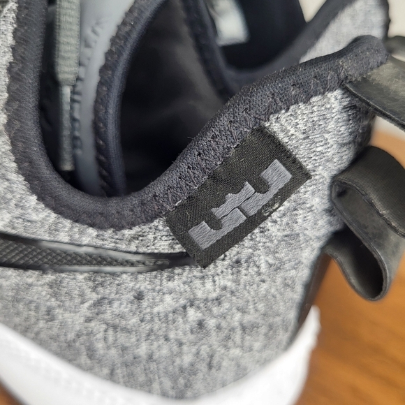 Nike LeBron Witness 3 Dark Grey Men's Size 10.5 - Picture 8 of 15